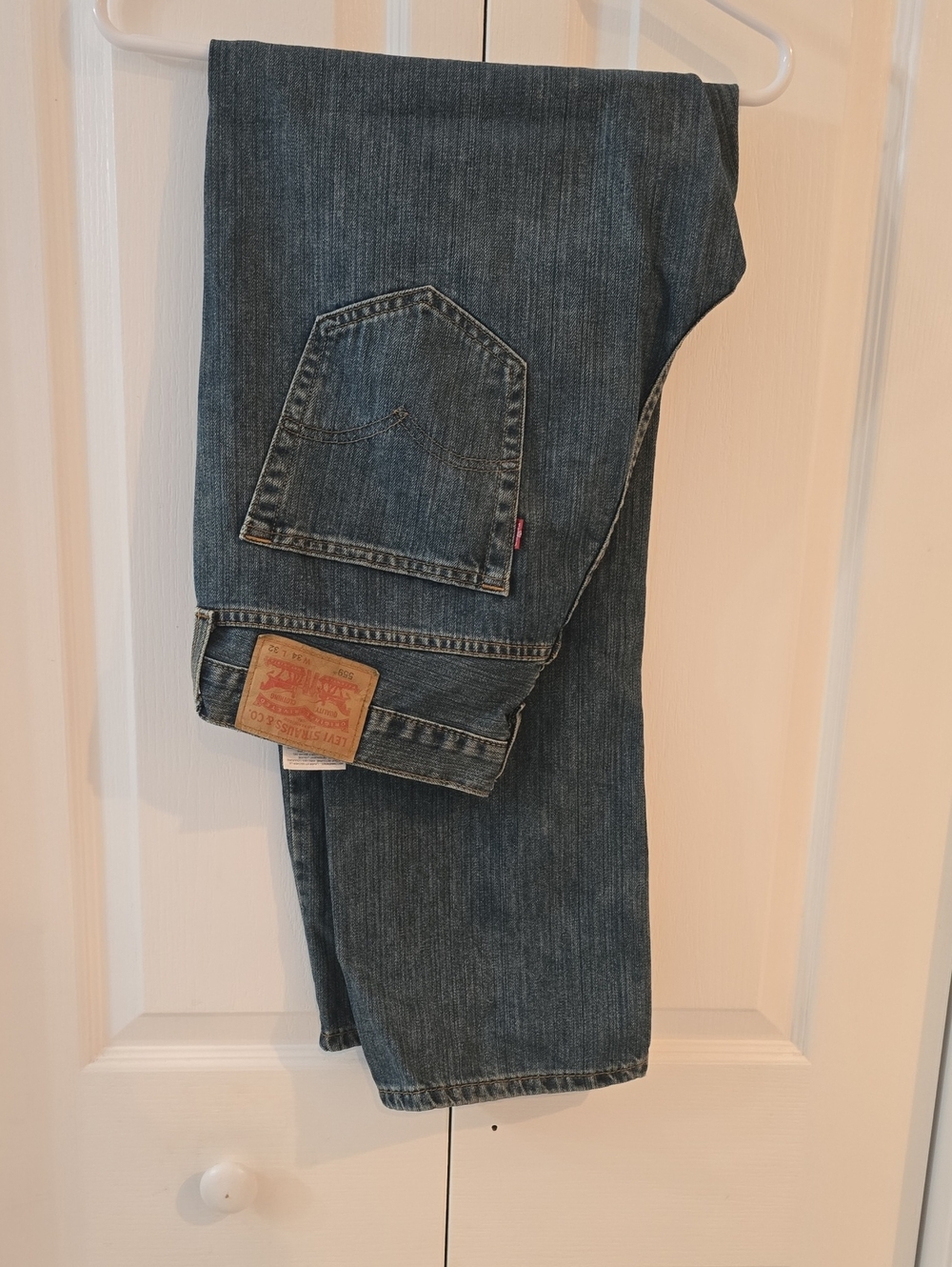 Levi's Men's Straight Jeans in Medium Blue Denim